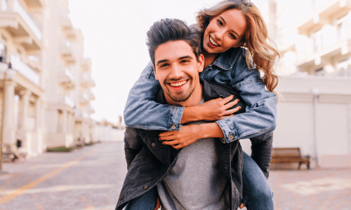 casal feliz mentalidade e inteligência emocional